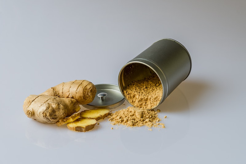 Raw and ground ginger
