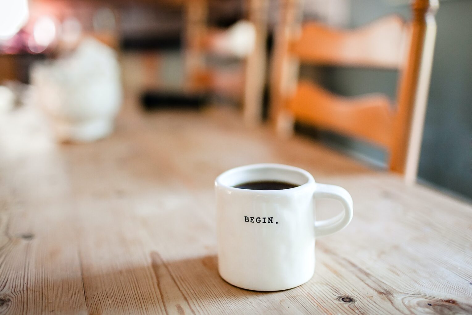 A coffee mug that has 'begin' written on it